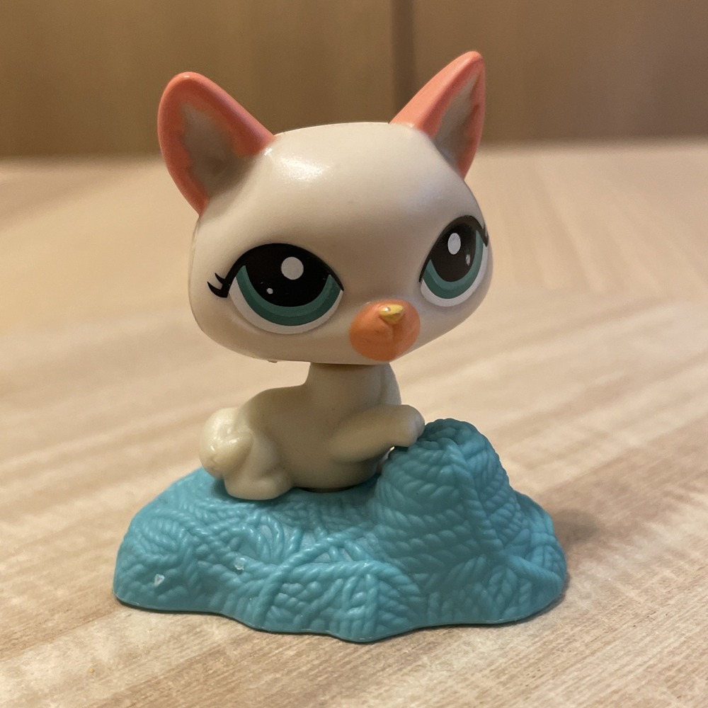 Littlest Pet Shop LPS Bobble Head Tan Cat Blue Yarn McDonalds Figure 2010